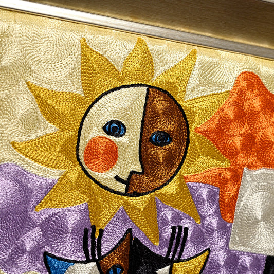 ロジーナ・ヴァハトマイスター 刺繍額絵 2匹のロジーナキャット ピアノと一緒 アップ