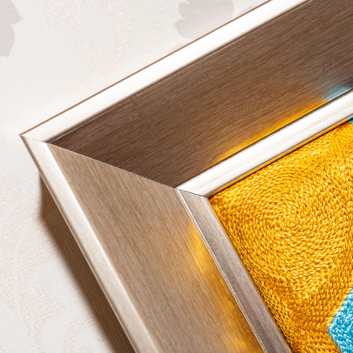 ロジーナ・ヴァハトマイスター 刺繍額絵 2匹のロジーナキャット ロマンス フレームアップ