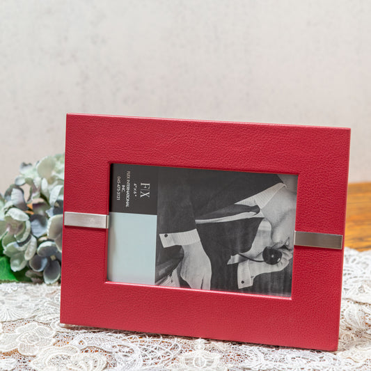 【アウトレット】フェイクレザー 合皮 メタルアクセント フォトフレーム 写真立て レッド 正面2