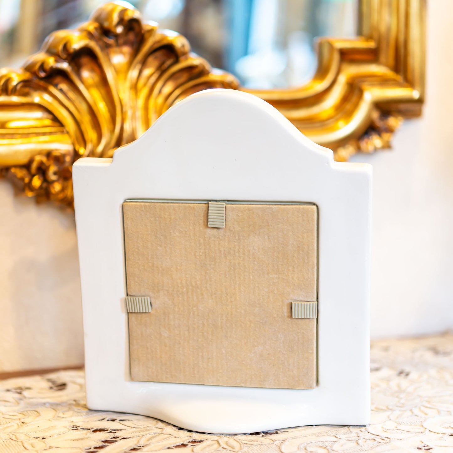 イタリア製 陶器 神殿型フォトフレーム 写真立て ピンク 裏面