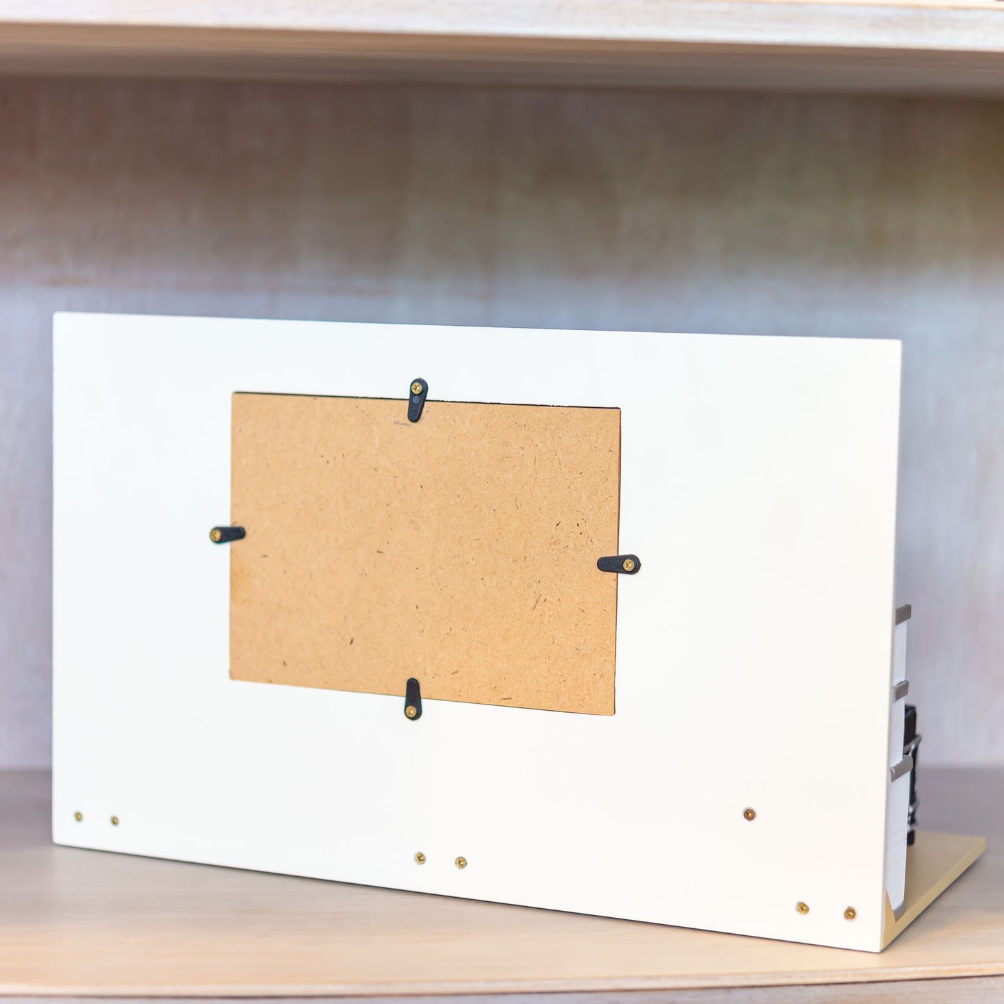 アートインテリア フォトフレーム コンテンポラリー ブラックソファ 裏側