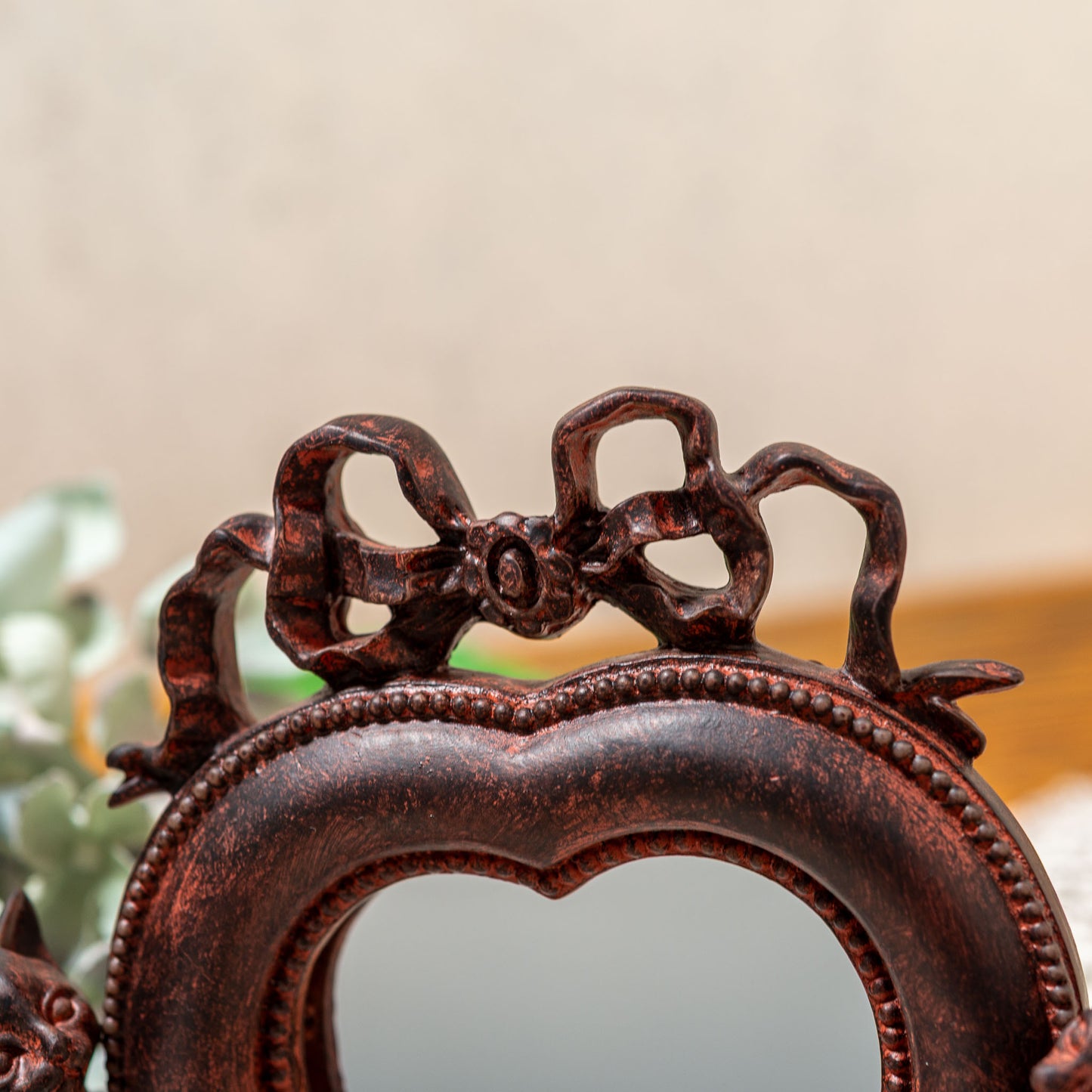 樹脂・レジン製 Rust 2匹の仔ネコ リボン付きハート型 スタンドミラー 卓上鏡 リボンアップ