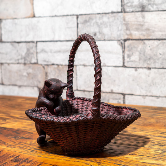 樹脂・レジン製 置物 Rust キャット 猫ちゃん型 ハンドルバスケット 正面