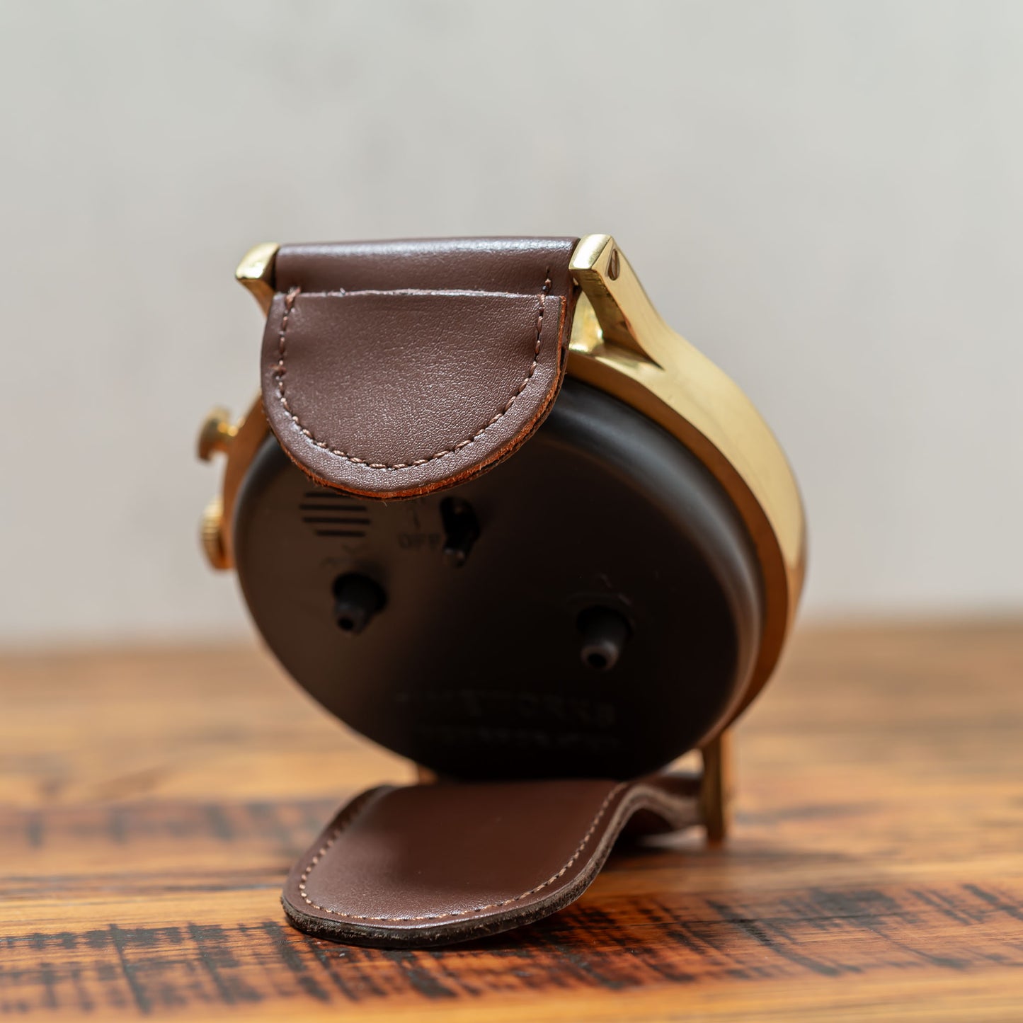 TIMEWORKS タイムワークス BY UTTERMOST 真鍮 ブラス 腕時計型 アラーム付き置き時計 裏側