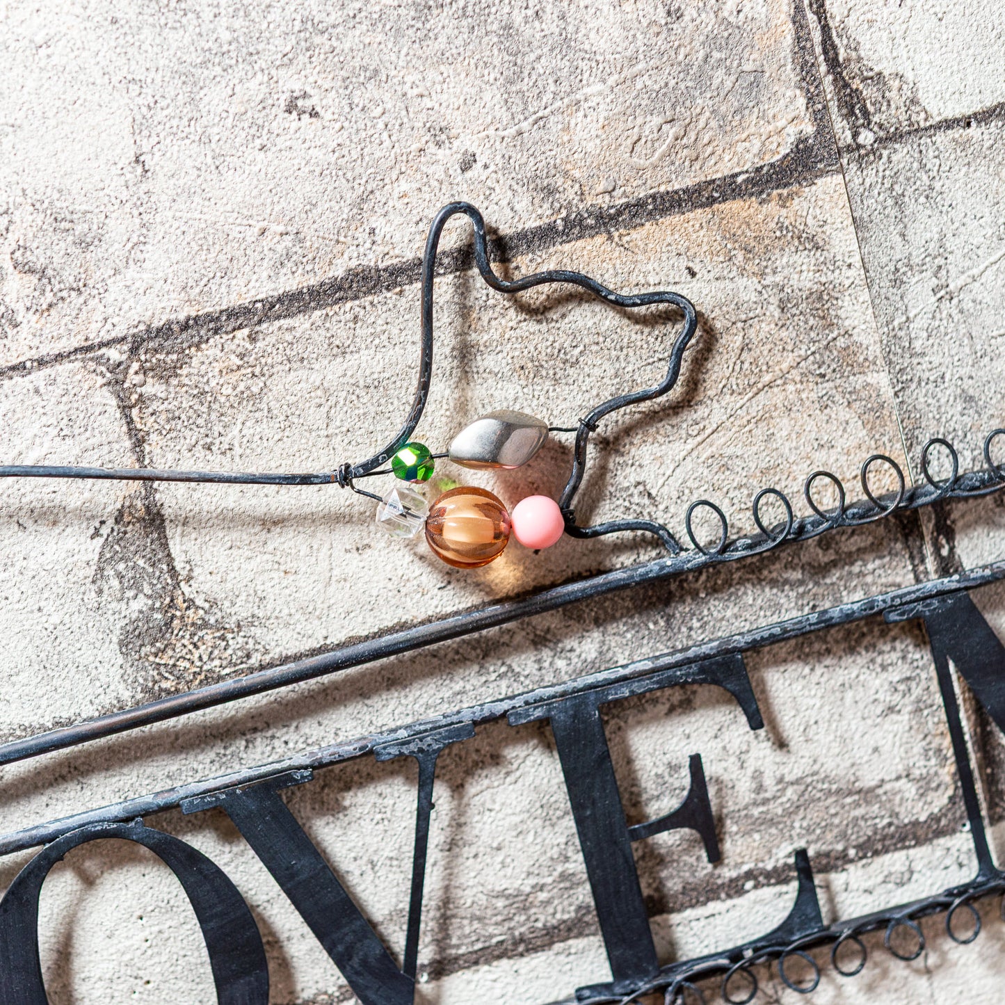 アイアン製 壁掛け ウォール5フック ネコ シルエット LOVE MEメッセージ アップ5