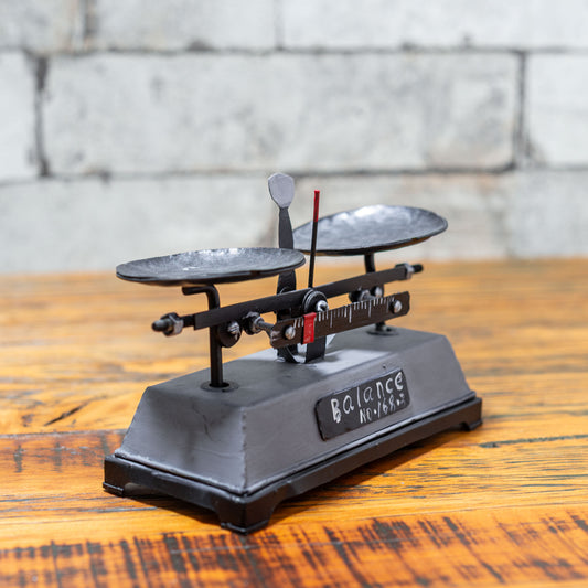 ブリキ製 バランス 上皿天秤はかり型 オブジェ 置物 左横