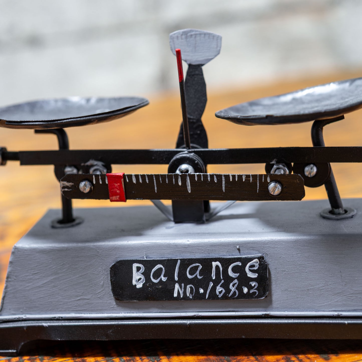 ブリキ製 バランス 上皿天秤はかり型 オブジェ 置物 アップ