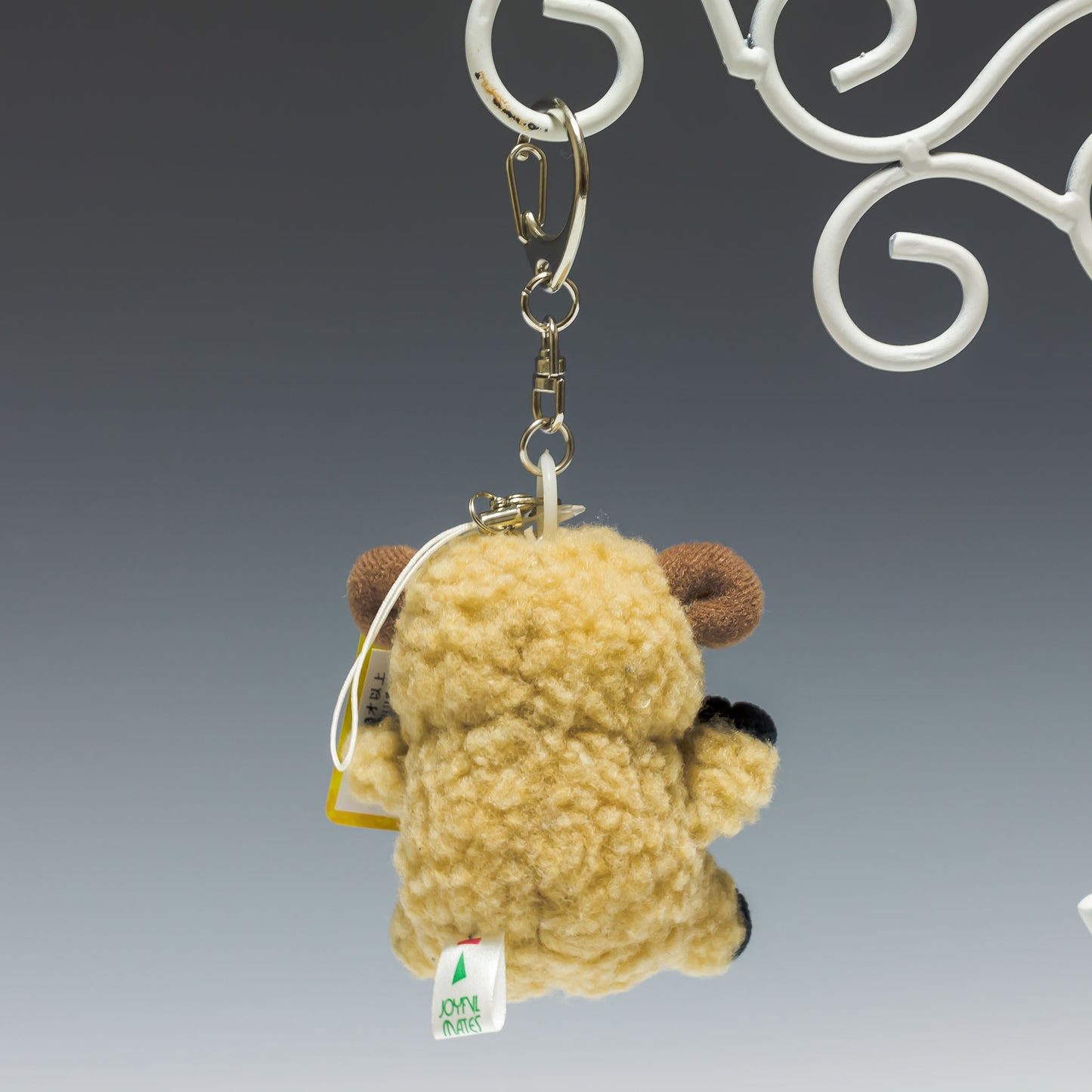 たけのこ TAKENOKO ぬいぐるみ ぶるぶるマスコット ヒツジ ベージュ 68842 後ろ