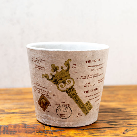 ガーデニング雑貨 セメント製 アンティークテイスト プランター 鉢カバー KEY キー 正面