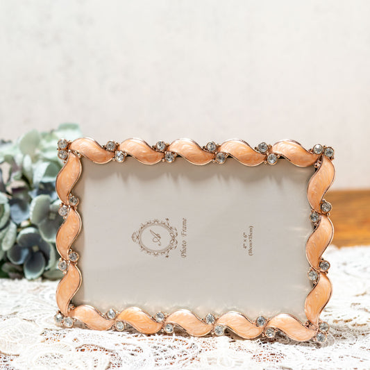 【アウトレット】ピューター合金製 ジュエリー ウェーブフォトフレーム 写真立て ピンク 正面2