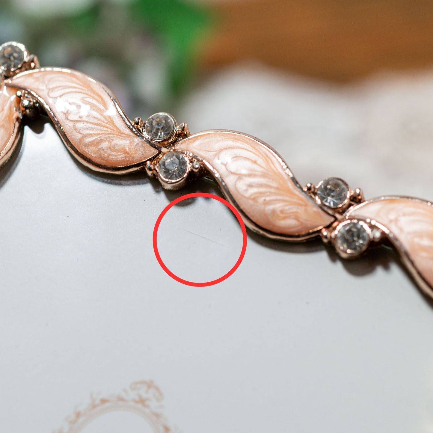 【アウトレット】ピューター合金製 ジュエリー ウェーブフォトフレーム 写真立て ピンク 傷部分アップ