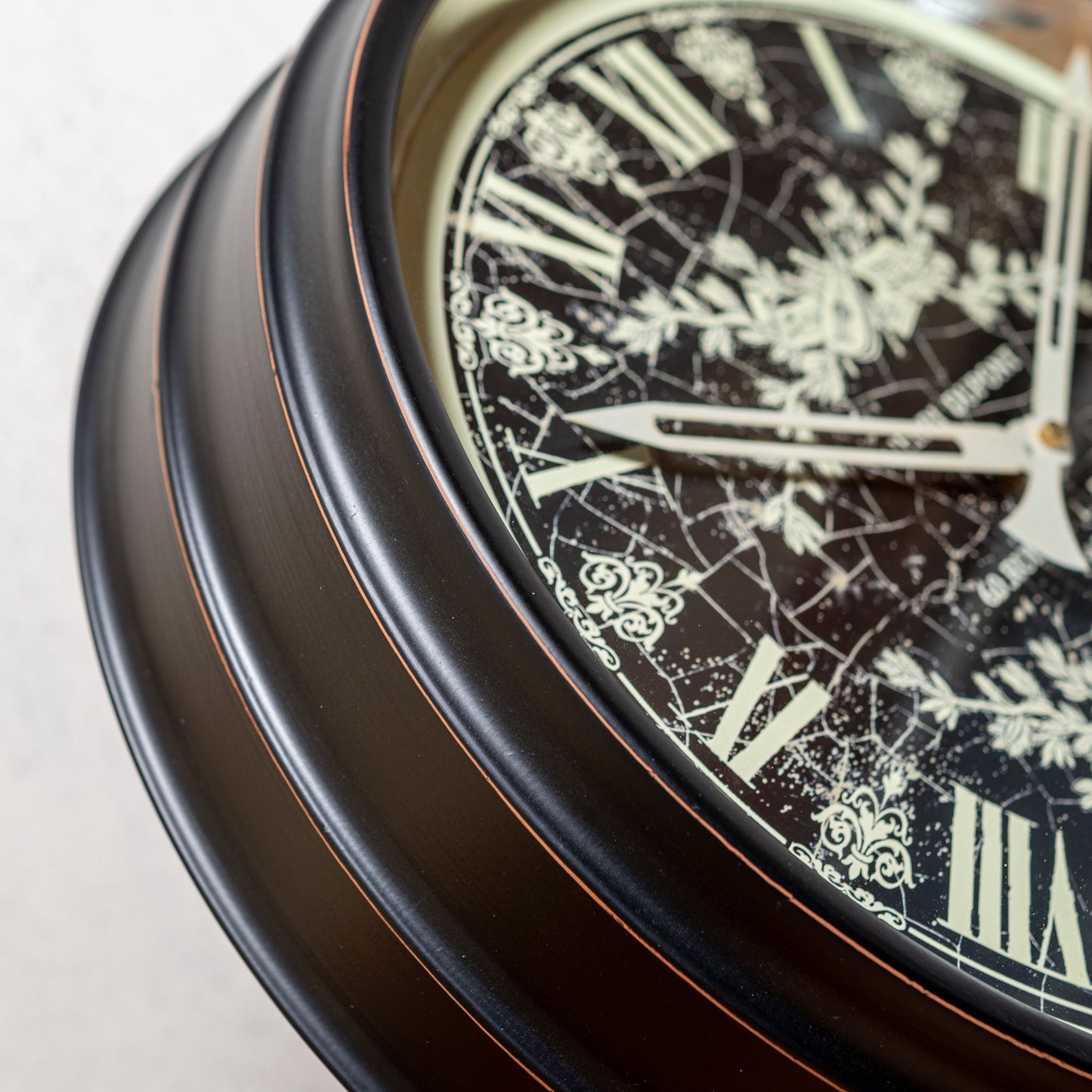 掛け時計 アイアン製 HENRI DUPONT CLOCK ブラック 側面