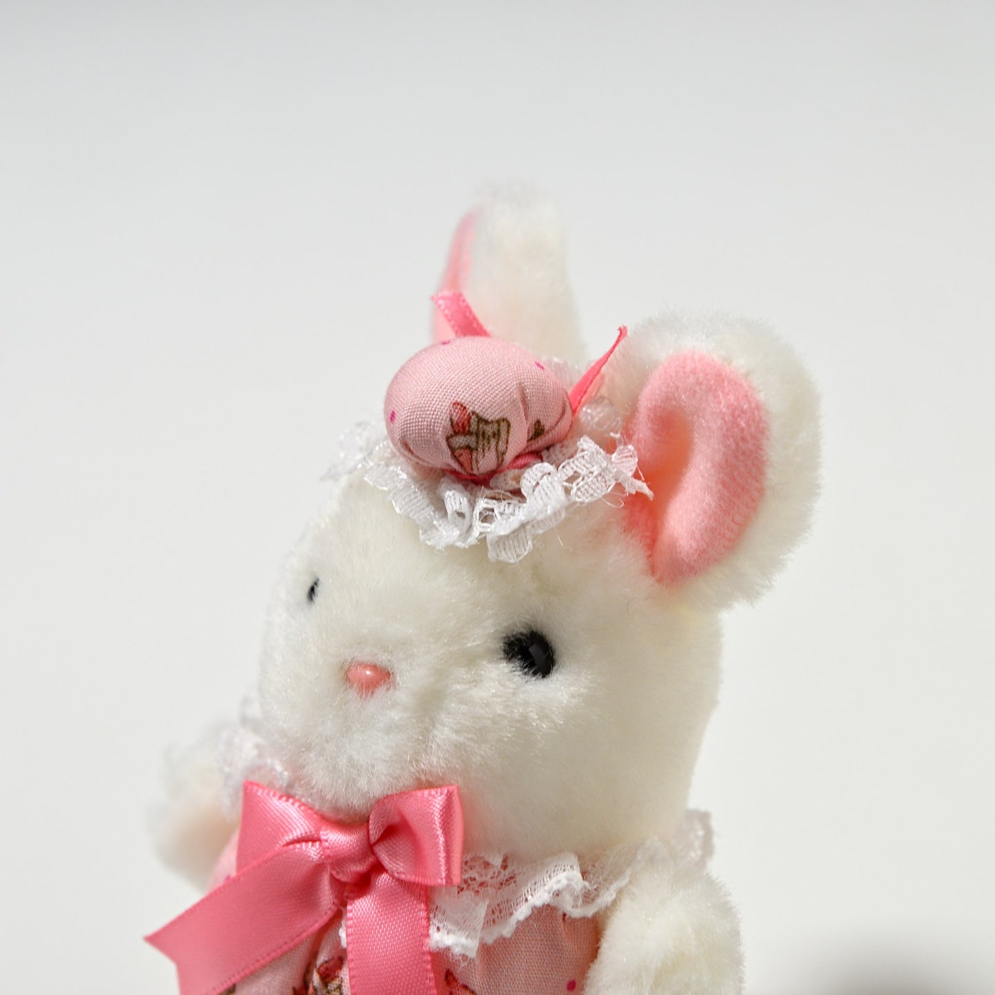 たけのこ TAKENOKO ぬいぐるみ プチぶらんでーと ボールチェーン ウサギ 90200 帽子アップ