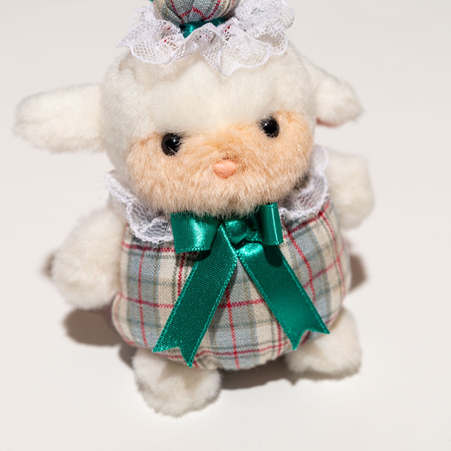 たけのこ TAKENOKO ぬいぐるみ プチぶらんでーと ボールチェーン ヒツジ 90204 リボン