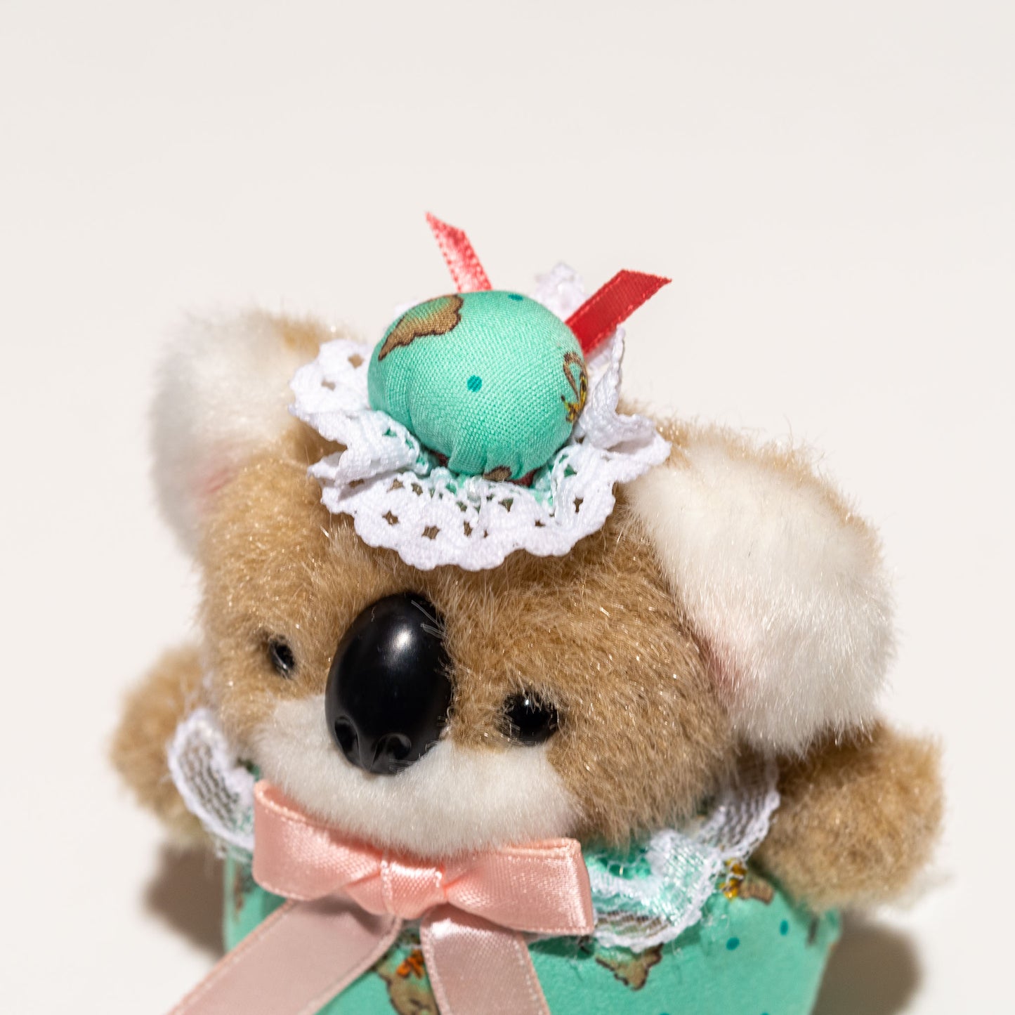 たけのこ TAKENOKO ぬいぐるみ プチぶらんでーと ボールチェーン コアラ 90206 帽子