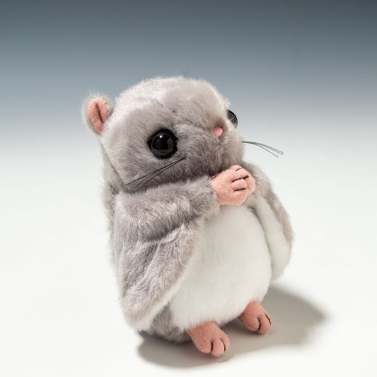 吉徳 ぬいぐるみ りくのなかまたち エゾモモンガ 189192 左横(手を閉じたポーズ)