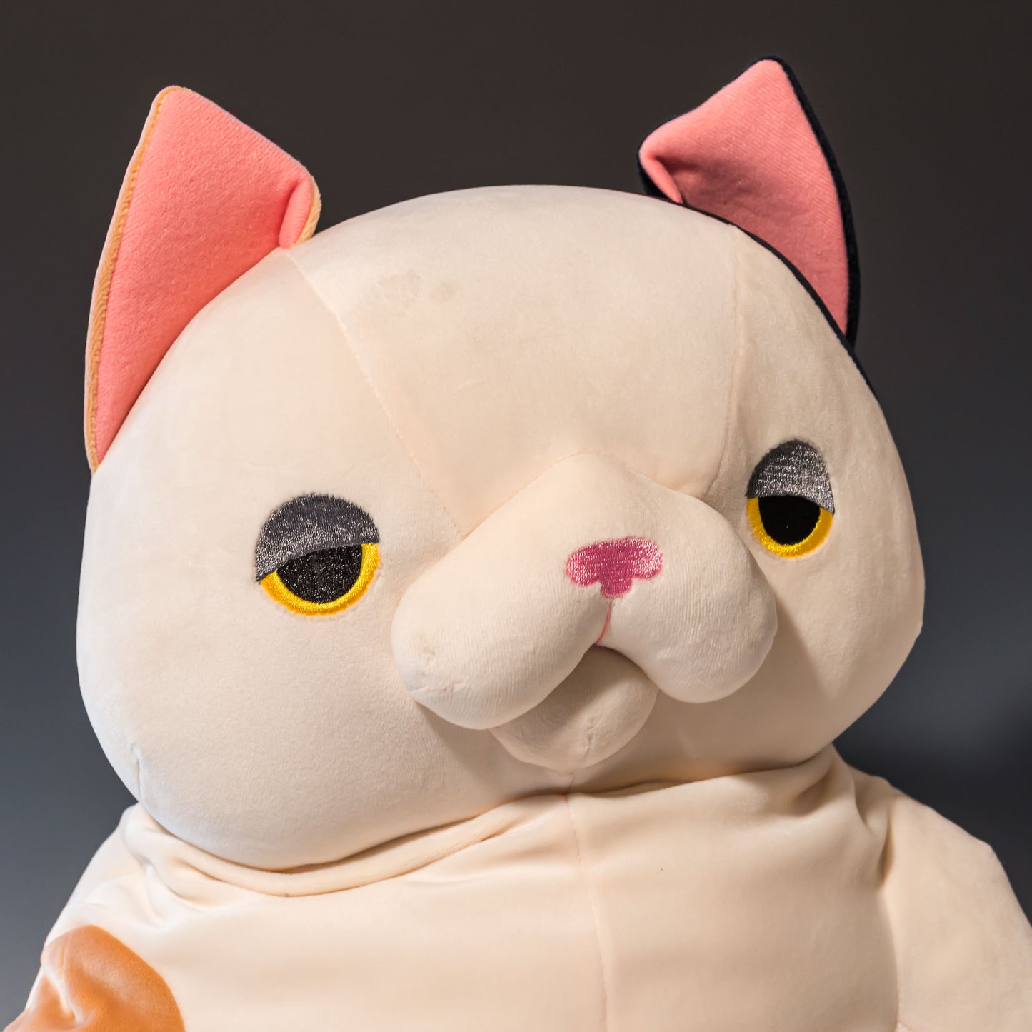 シナダ SHINADA ぬいぐるみ もちねこ ミケ(XL) MONE-0800M 右横顔