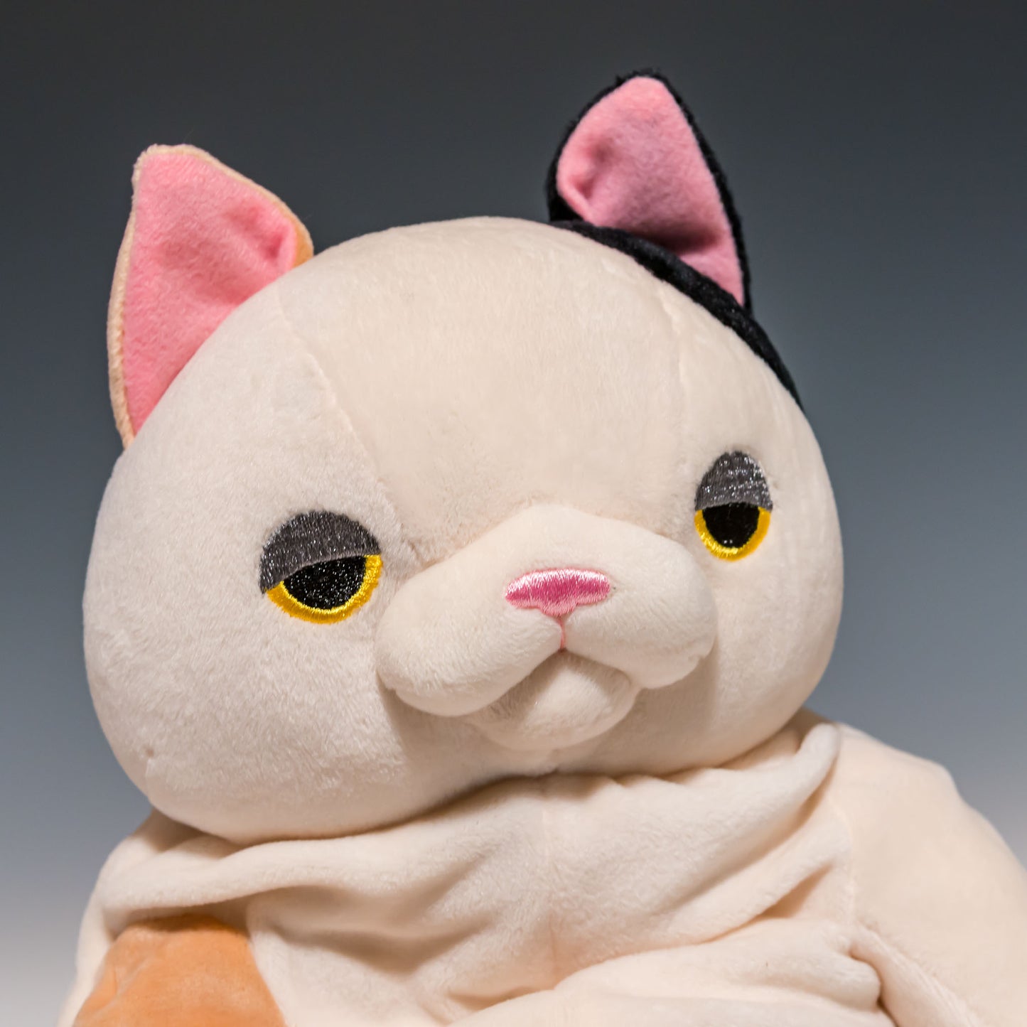 シナダ SHINADA ぬいぐるみ もちねこ ミケ(L) MONE-0350M 右横顔