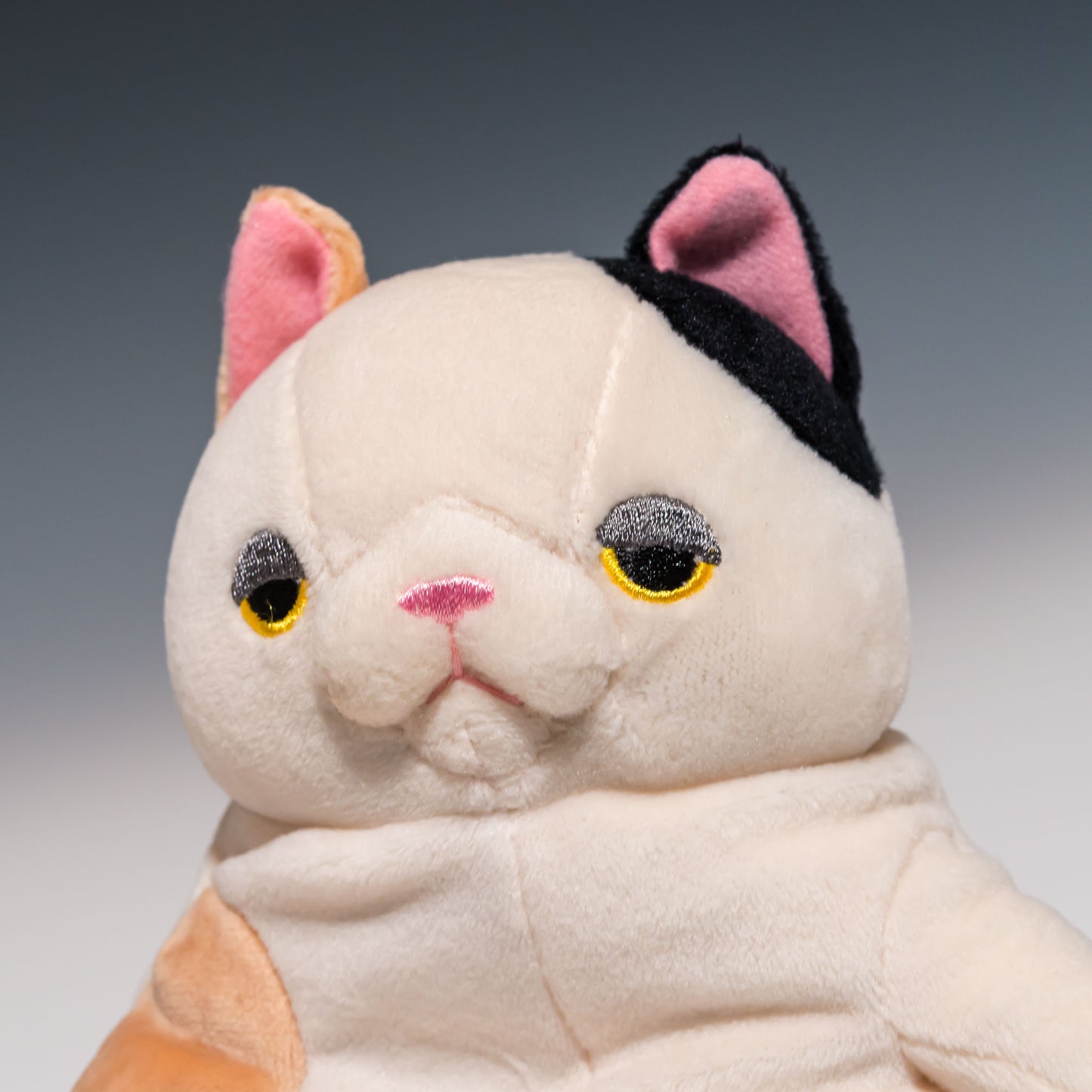 シナダ SHINADA ぬいぐるみ もちねこ ミケ(M) MONE-0230M 左横顔