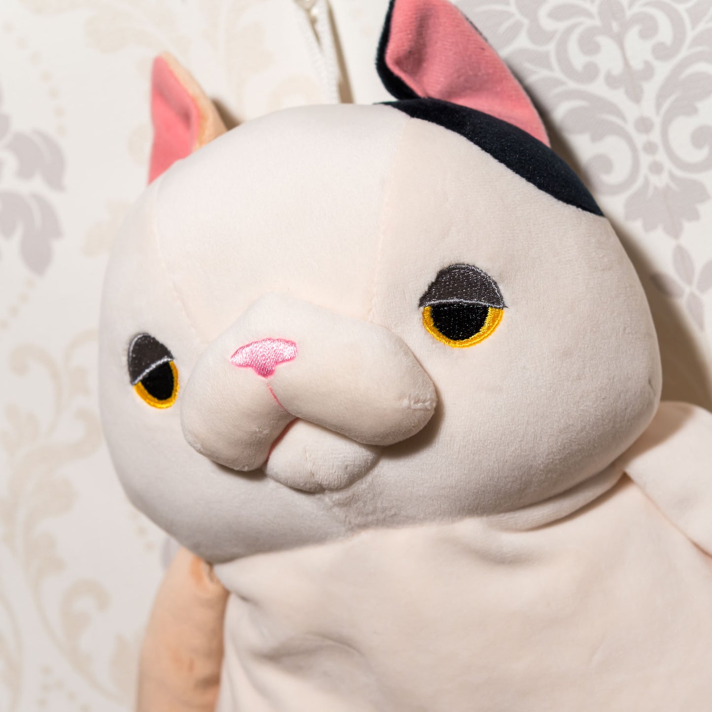 シナダ SHINADA ぬいぐるみ もちねこBOXティッシュケース ミケ MONB-0330M 左横顔