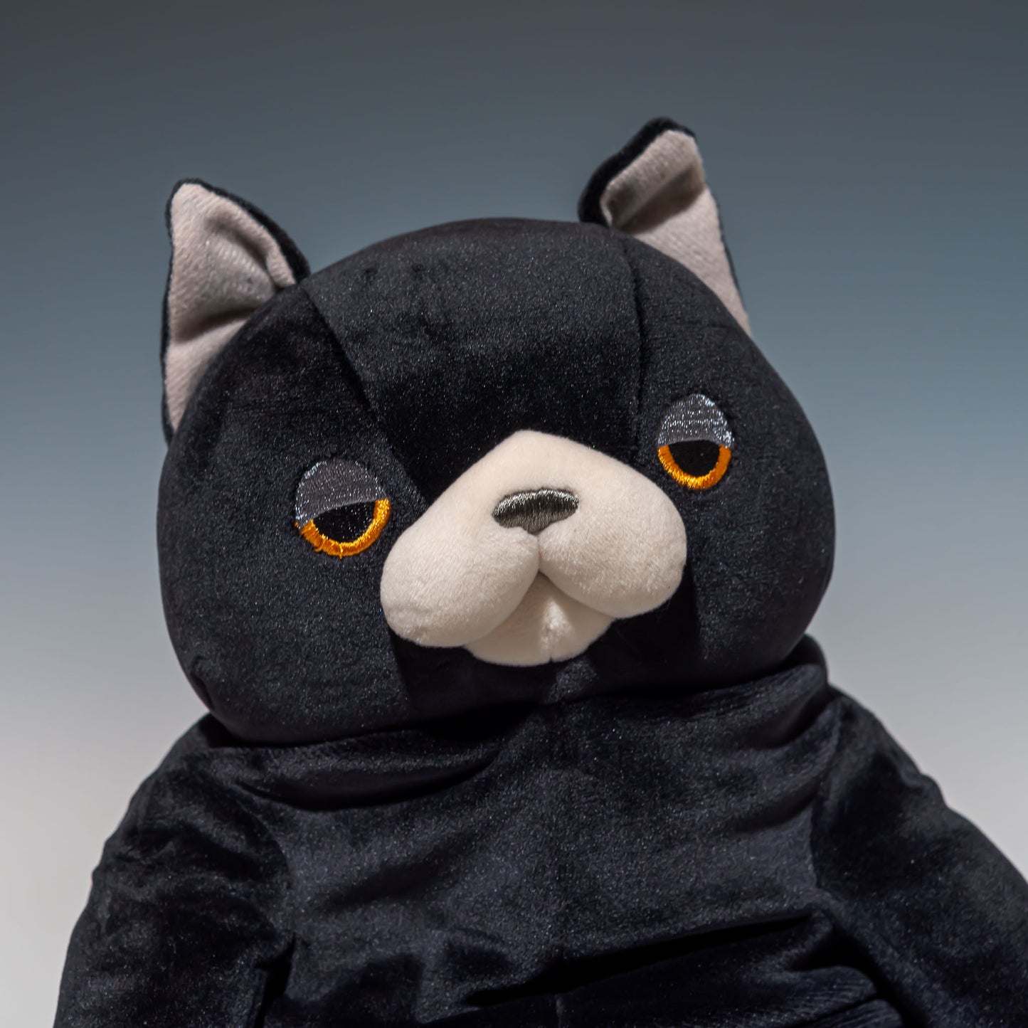 シナダ SHINADA ぬいぐるみ もちねこ クツシタ(L) MONE-0350K 右横顔