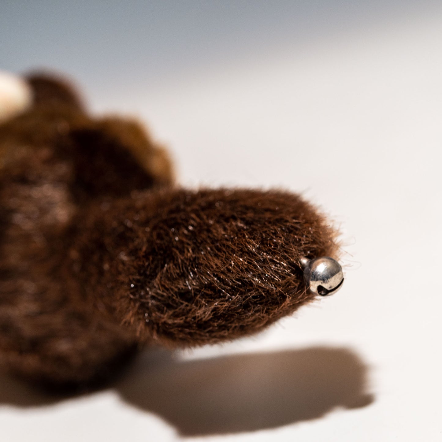 たけのこ TAKENOKO ぬいぐるみ マリンシリーズ プチラッコ こげ茶 68420の尻尾の鈴