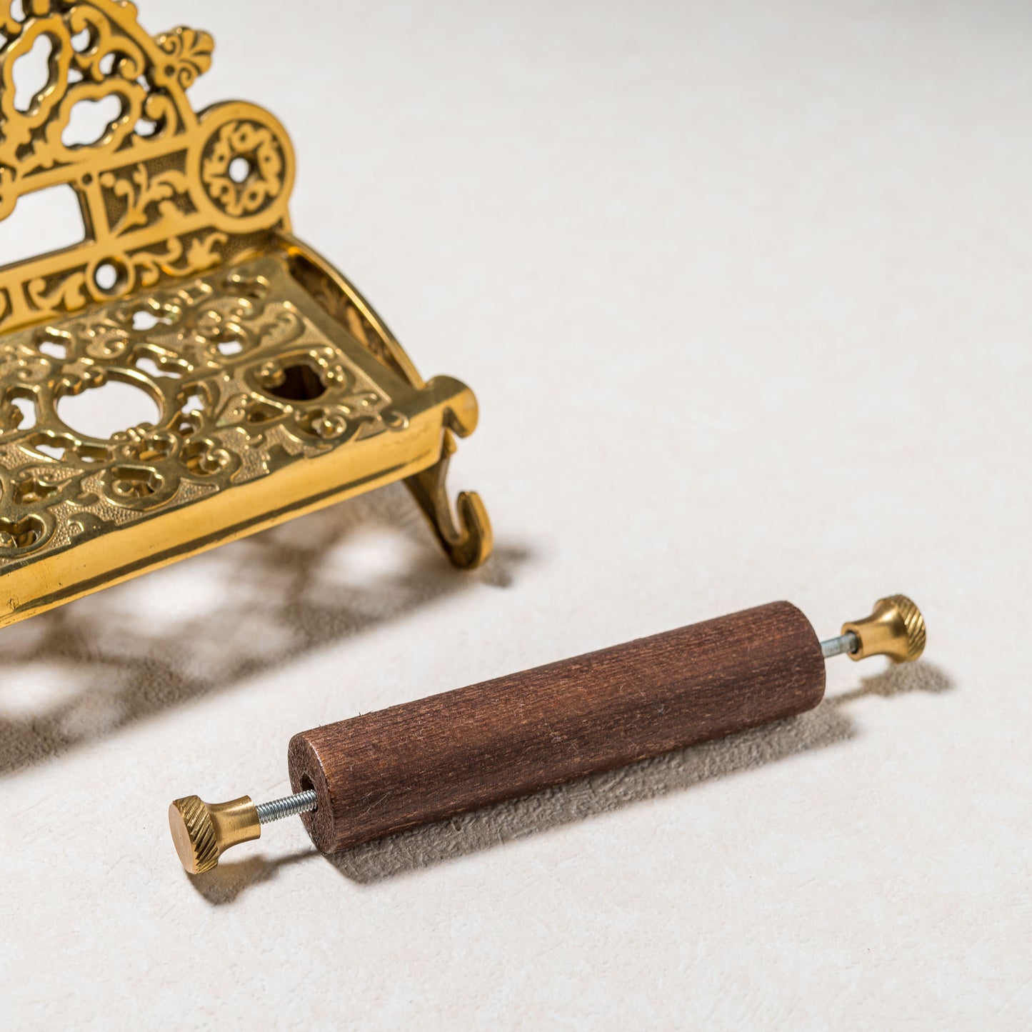 イタリア製 真鍮 真鍮 ペーパーホルダー 軸を外したところ