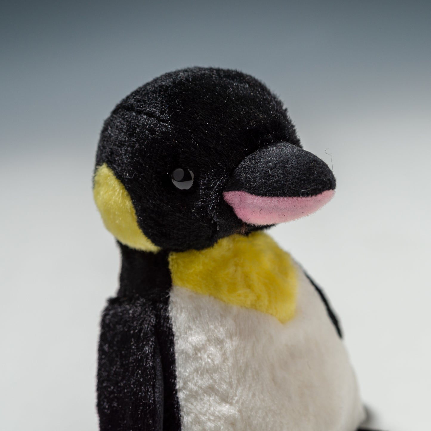 スターチャイルド STAR CHILD ぬいぐるみ キングペンギン 1345 右横顔