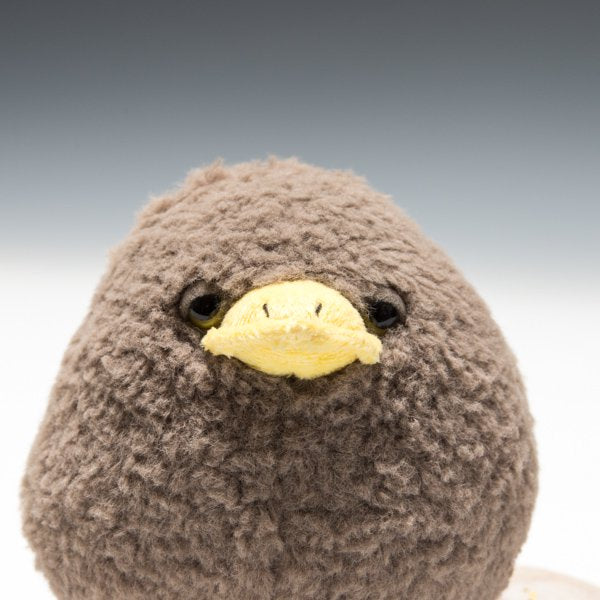 シナダ SHINADA ぬいぐるみ ひよ玉(S)グレイッシュブラウン HYDG-0088 アップ