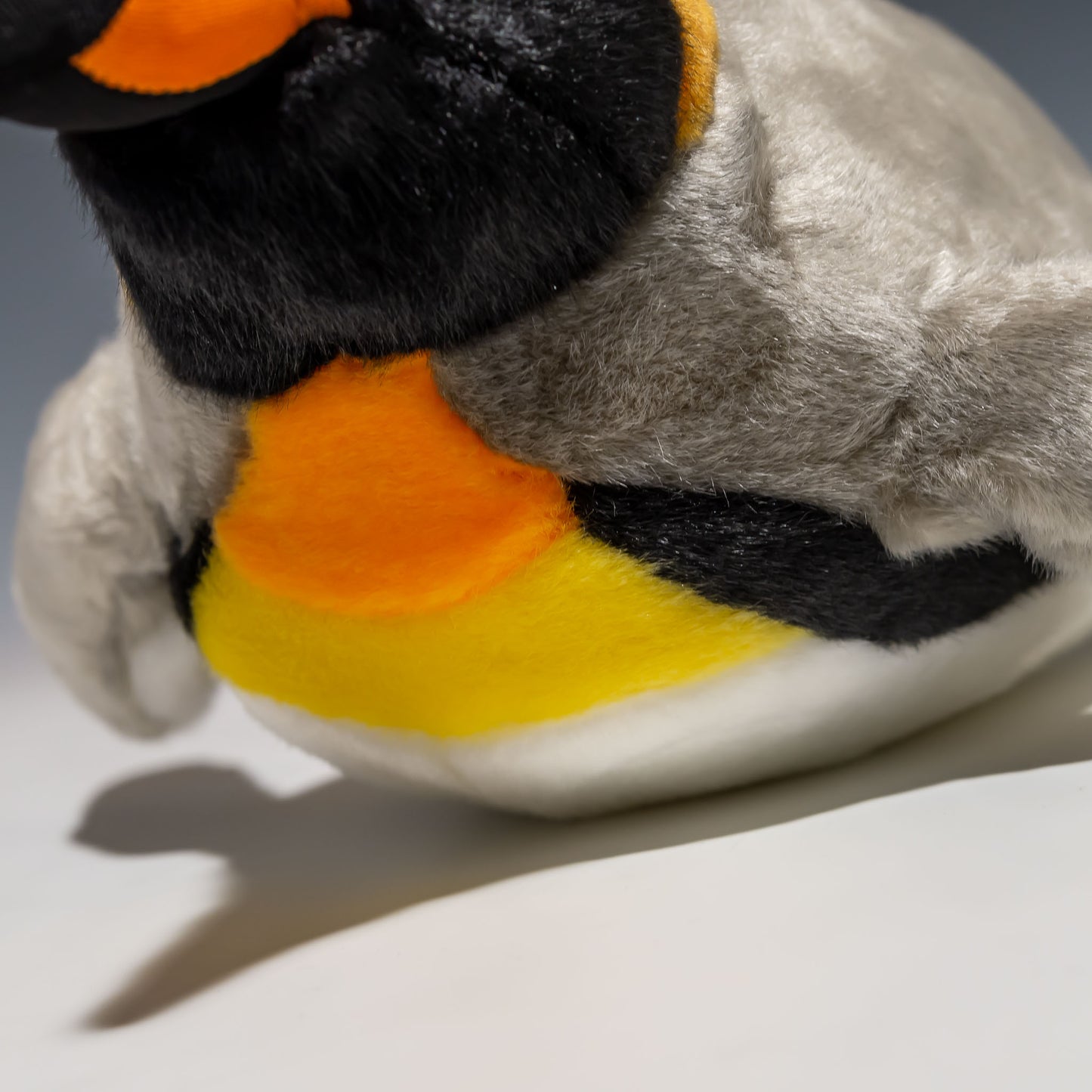 CUTE キュート販売 ぬいぐるみ ぷかぷかオウサマペンギン M M0393 胸元