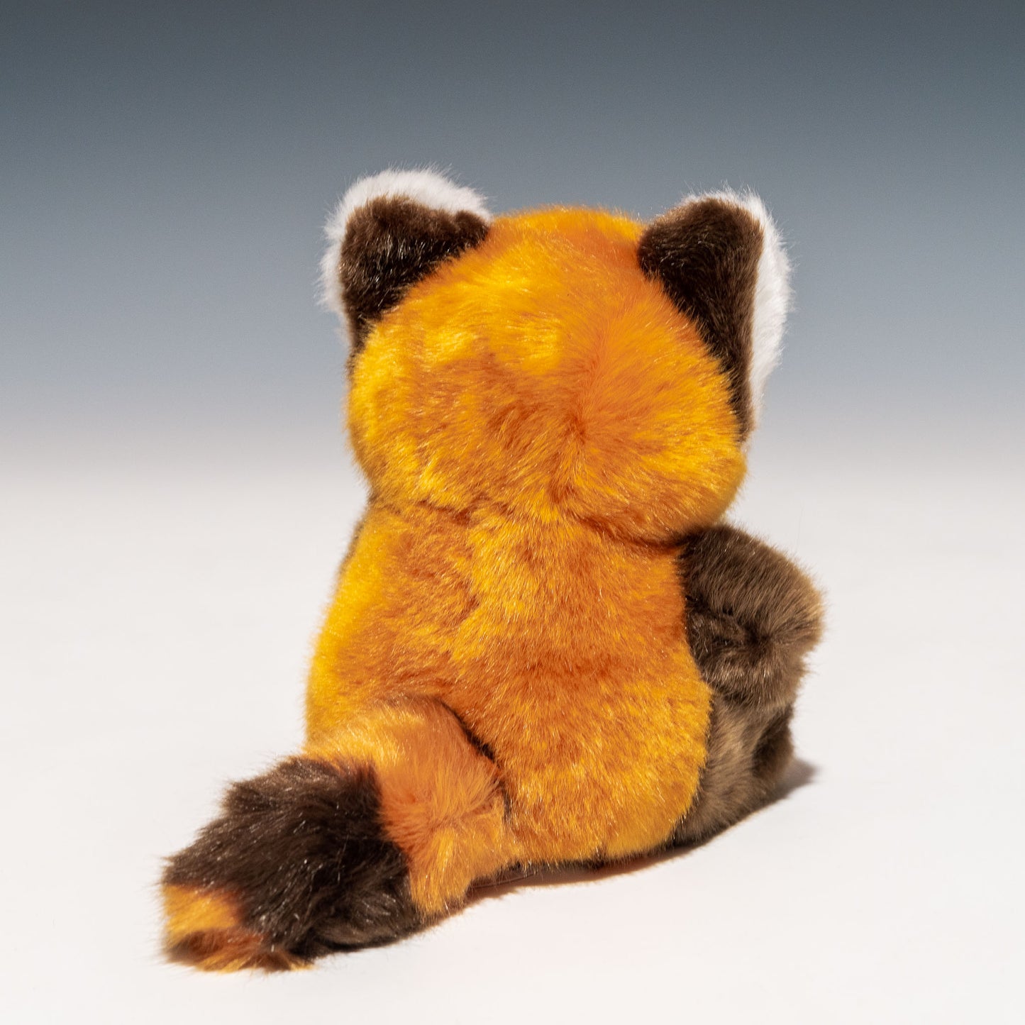 CUTE キュート販売 ぬいぐるみ お座りレッサーパンダ S Z0291 後ろ姿