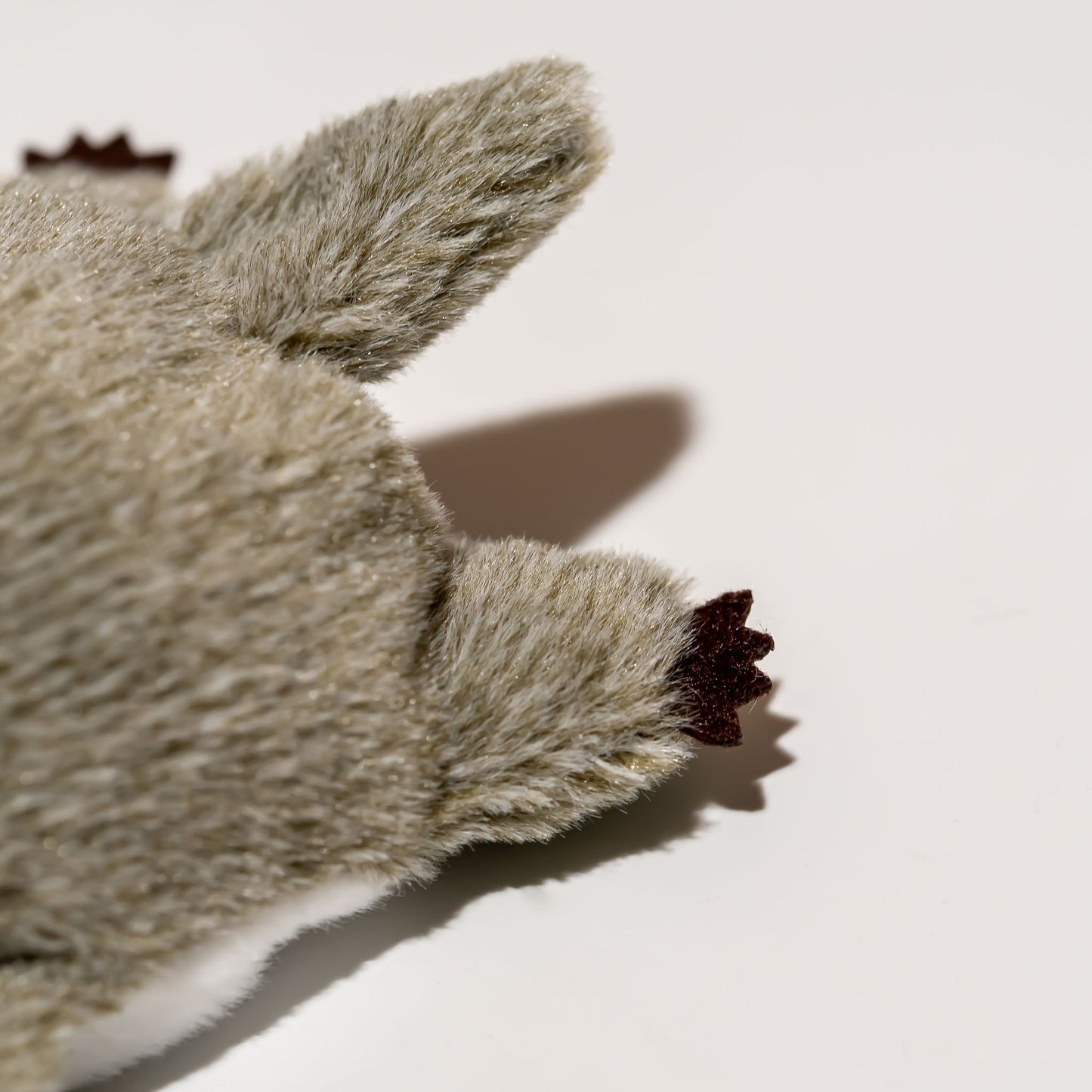 内藤デザイン研究所 ぬいぐるみ 大陸散歩 ぽちゃまる Sサイズ コツメカワウソ 後ろ足のアップ