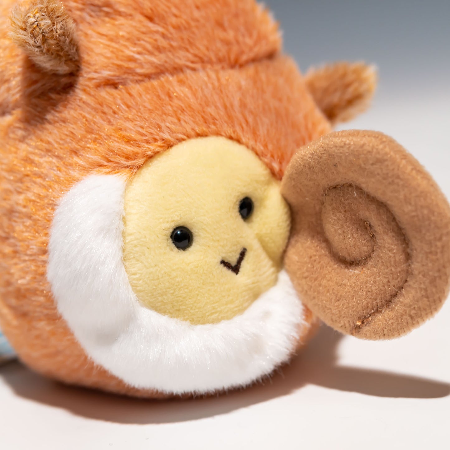 内藤デザイン研究所 ぬいぐるみ 海中散歩 ぽちゃまる 貝シリーズ Sサイズ サザエ 右横顔