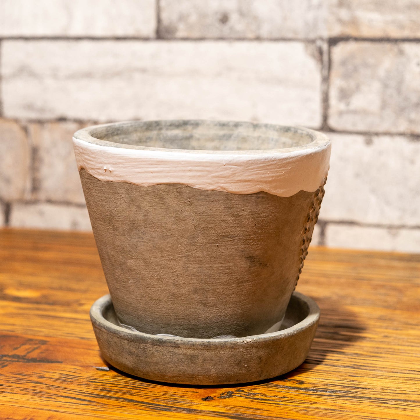 BONHEUR ボヌールPot & Saucer(White) PTA-91W | 彩か SAIKAの左横から