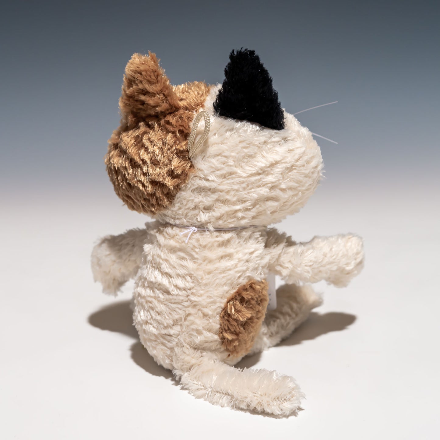 シナダ SHINADA ぬいぐるみ へちゃねこ ミケ HCNI-0180 後ろ姿