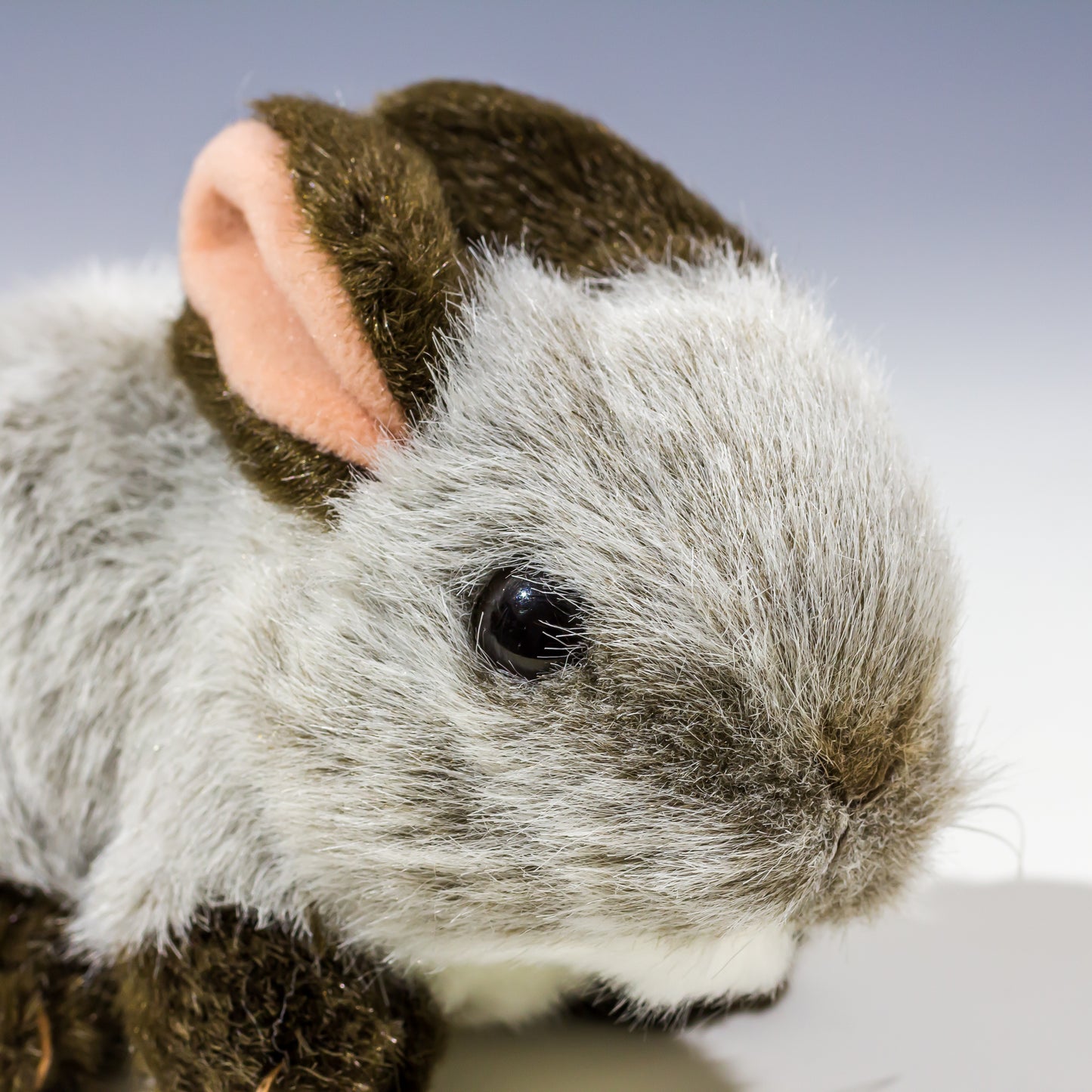吉徳 ぬいぐるみ りくのなかまたち ウサギ グレーの右横顔