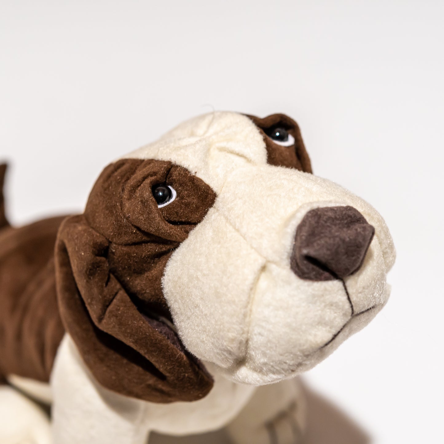 内藤デザイン研究所 ぬいぐるみ パートナードッグス (S) バセット・ハウンドの右横顔