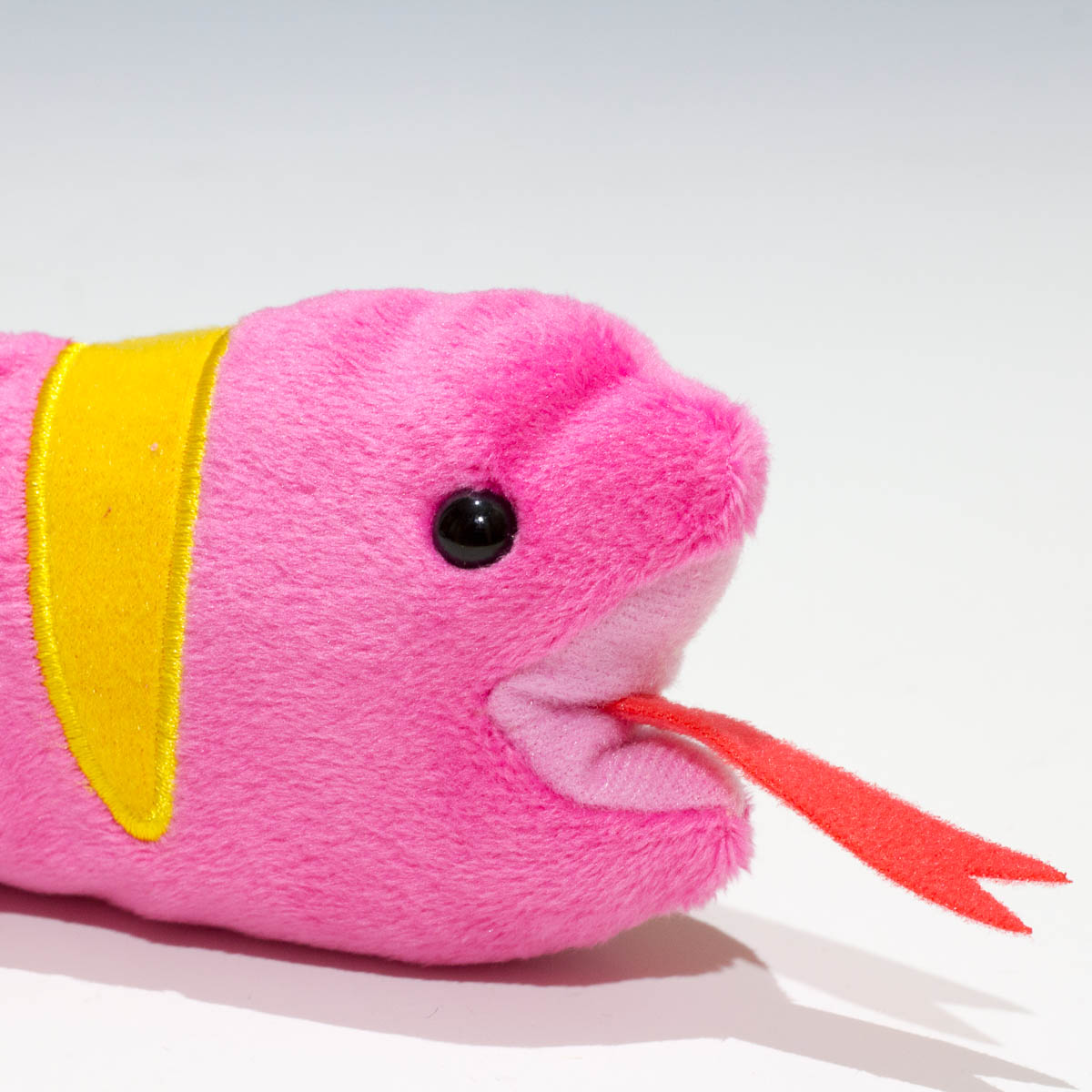 内藤デザイン研究所 ぬいぐるみ 大陸散歩 おともだちビーンズ ナミヘビのアップ