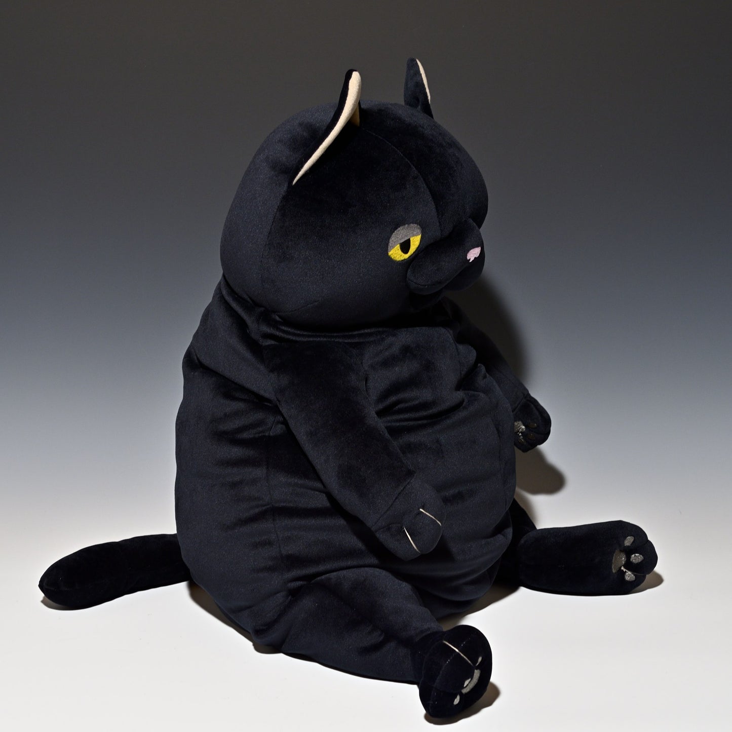 シナダ SHINADA ぬいぐるみ もちねこ クロ(XL) MONE-0880B 左横