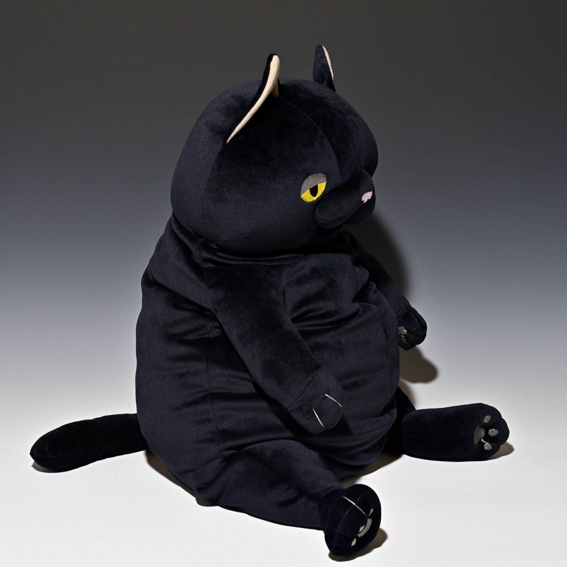 シナダ SHINADA ぬいぐるみ もちねこ クロ(XL) MONE-0880B 左横