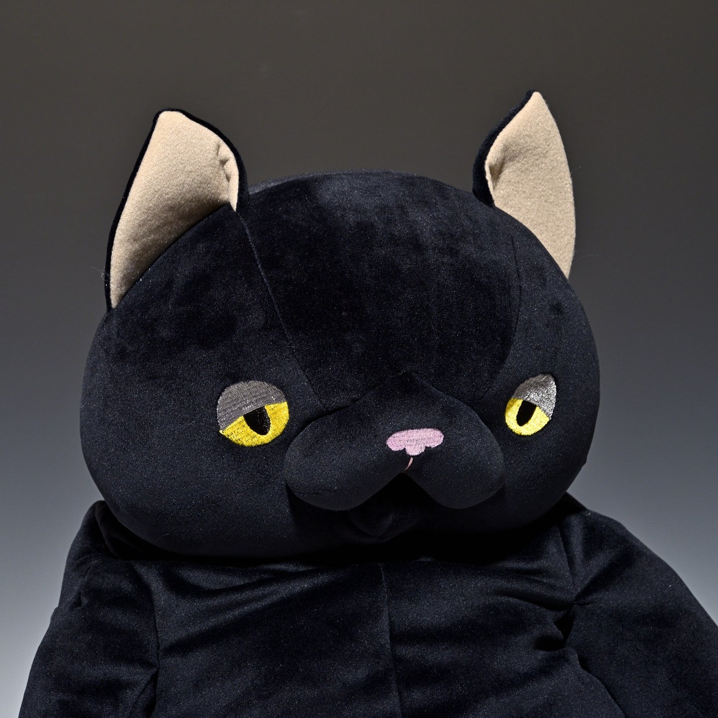 シナダ SHINADA ぬいぐるみ もちねこ クロ(XL) MONE-0880B 右横顔
