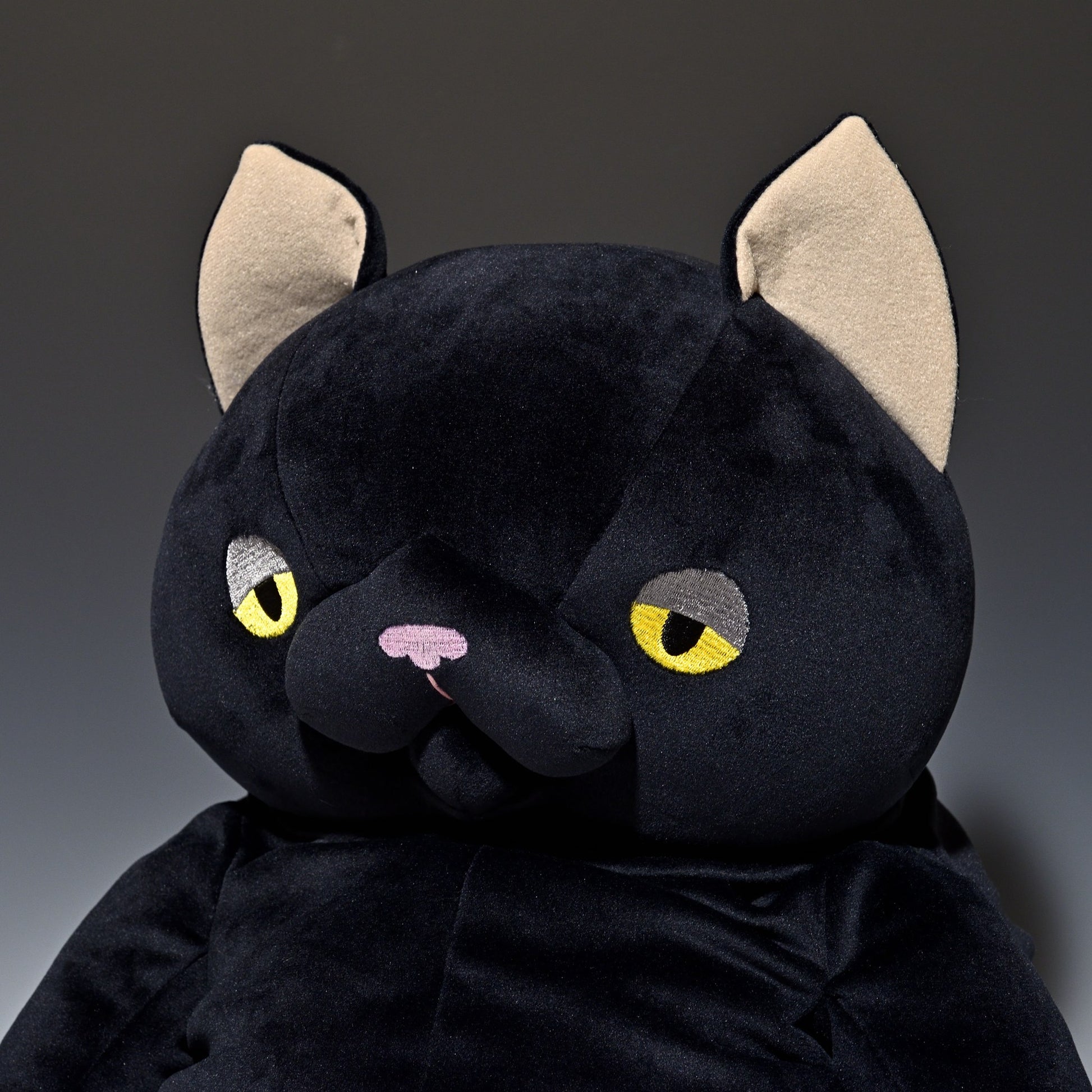 シナダ SHINADA ぬいぐるみ もちねこ クロ(XL) MONE-0880B 左横顔