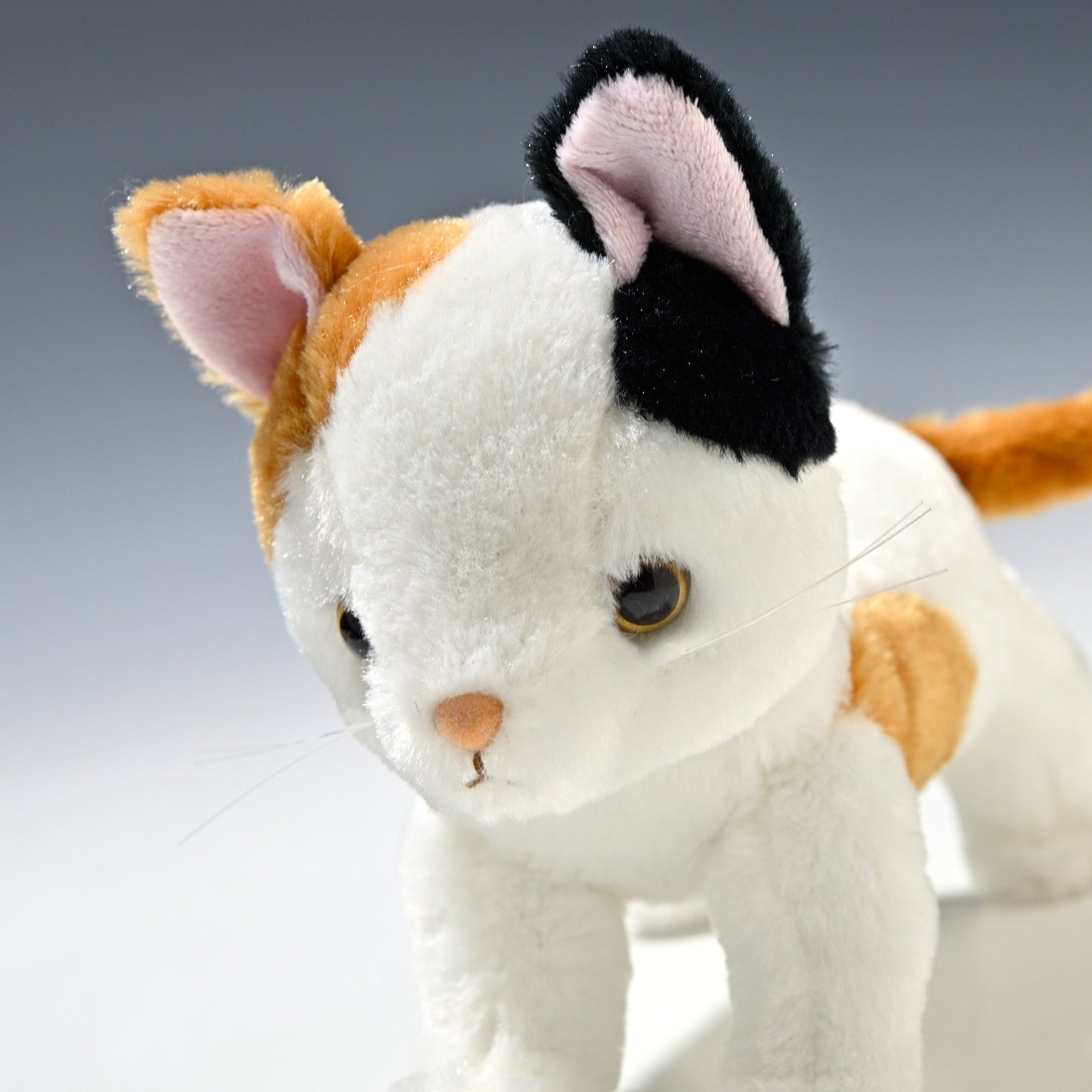 シナダ SHINADA ぬいぐるみ いっしょね みけねこ ISCM-0198 左横顔