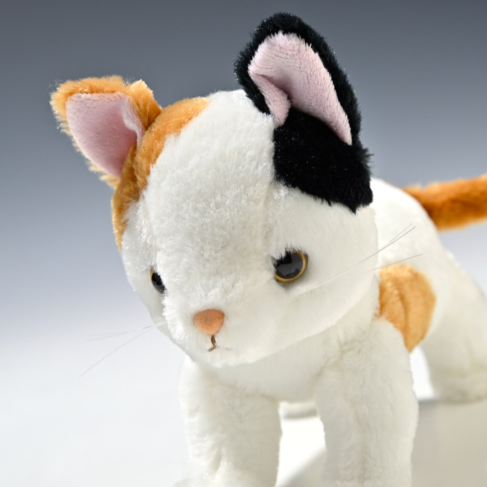 シナダ SHINADA ぬいぐるみ いっしょね みけねこ ISCM-0198 左横顔
