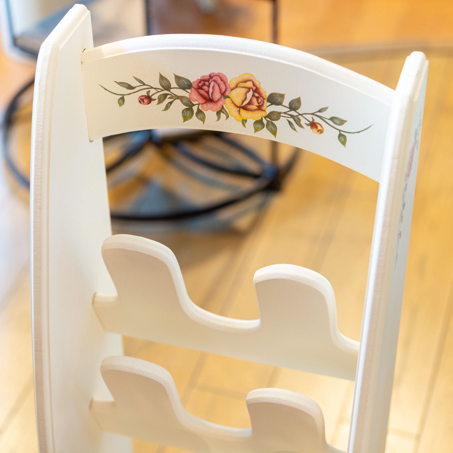 木製 クラック塗装仕上げ スリッパラック クラシックローズ ローズ柄アップ