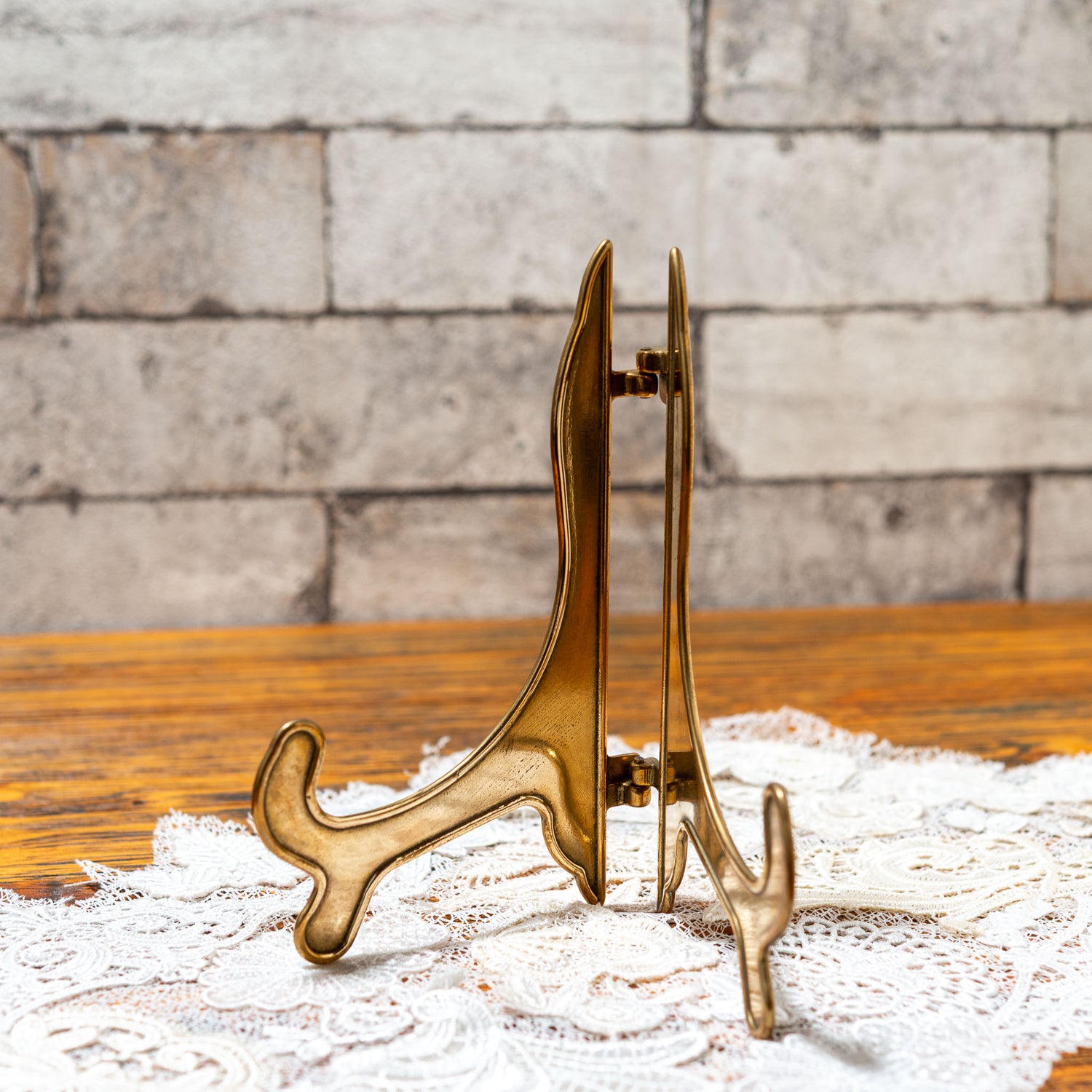 イタリア製 真鍮 ブラス イーゼル プレートスタンド 皿立て Mサイズ 正面