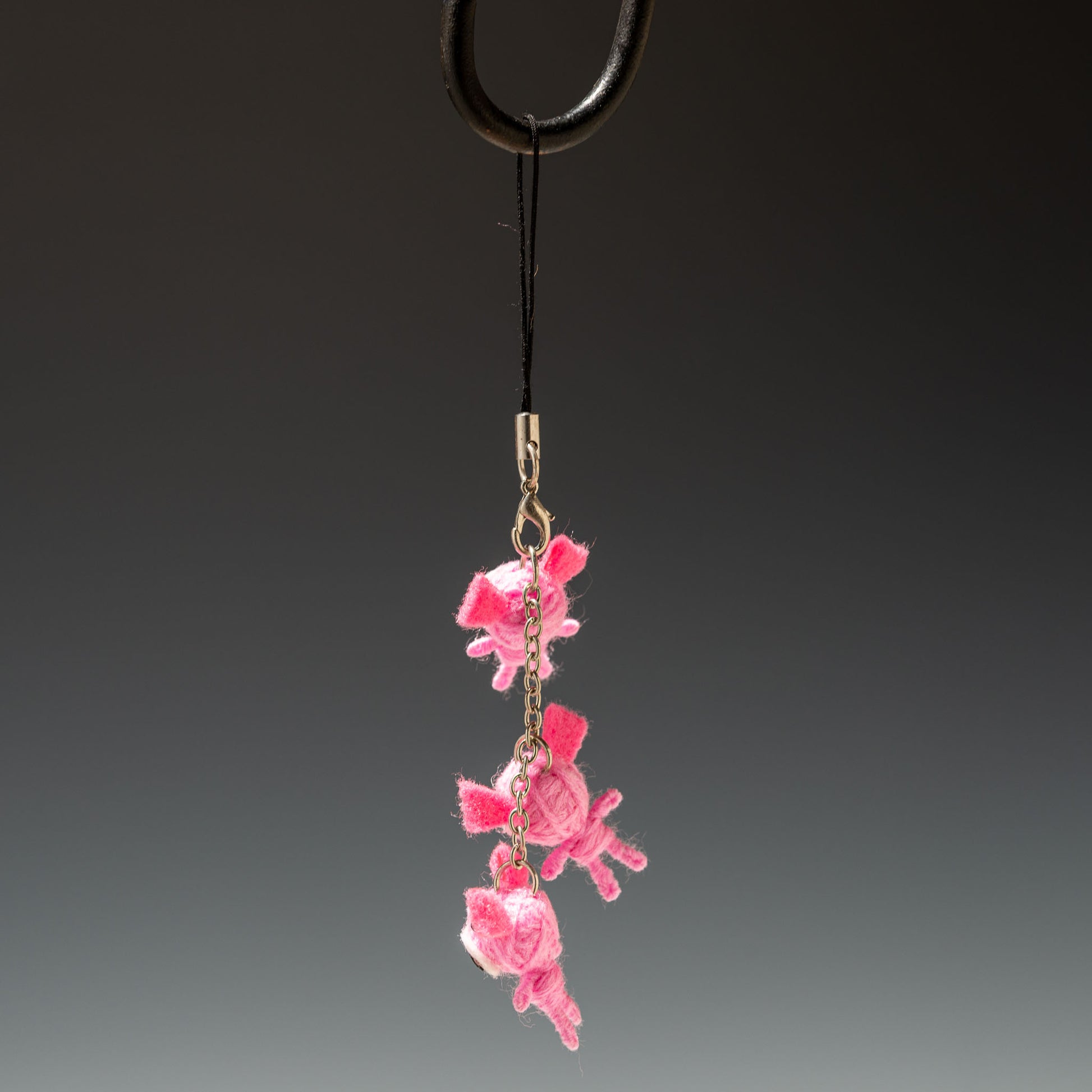 カラーズ ぬいぐるみ MIGAWARI 身代わり アニマルストラップ ブタ【健康運UP】後ろ