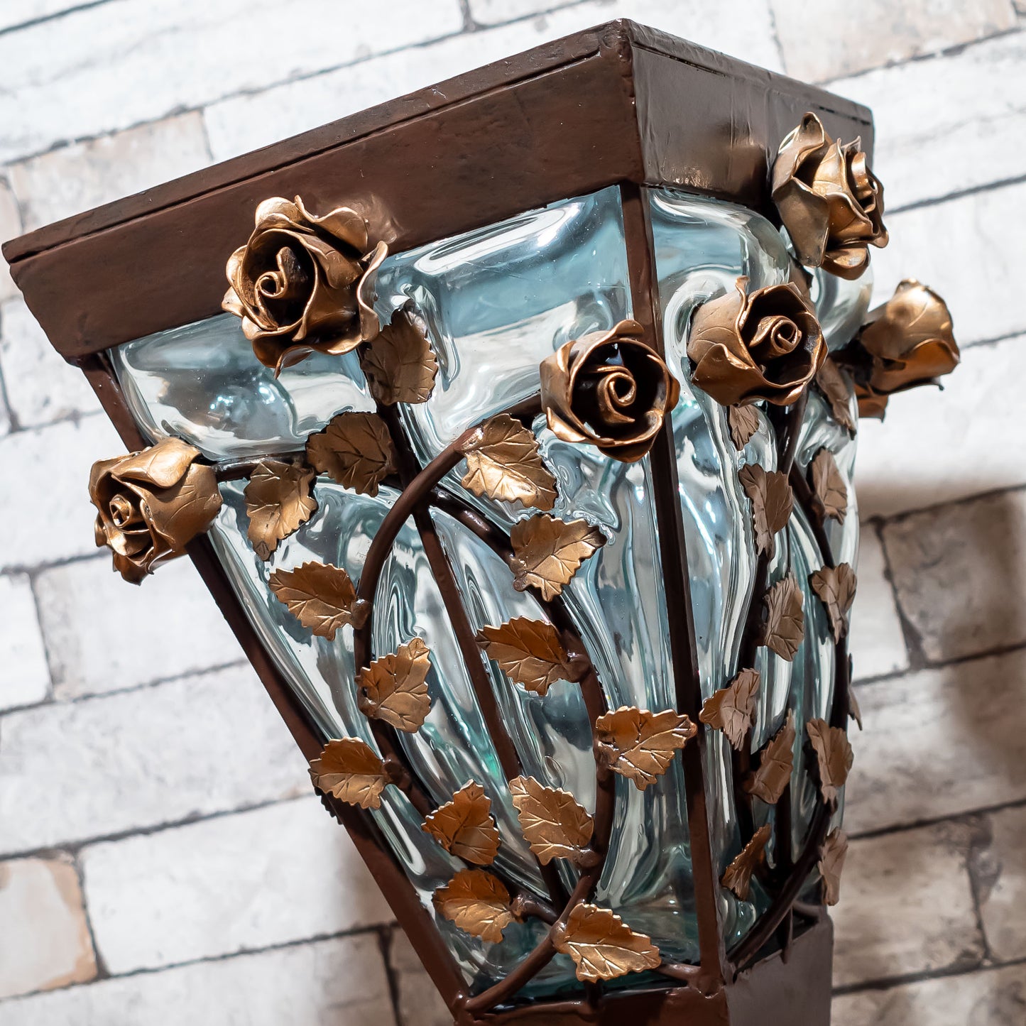 アイアン製 ガラス花瓶・フラワーベース ゴールドローズ 687031 ローズ飾りアップ