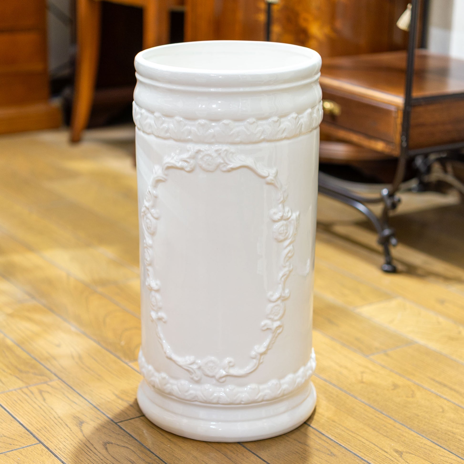 【アウトレット】イタリア製 カポディモンテ 陶器 ローズ陶花付き傘立て アンブレラスタンド 後ろ