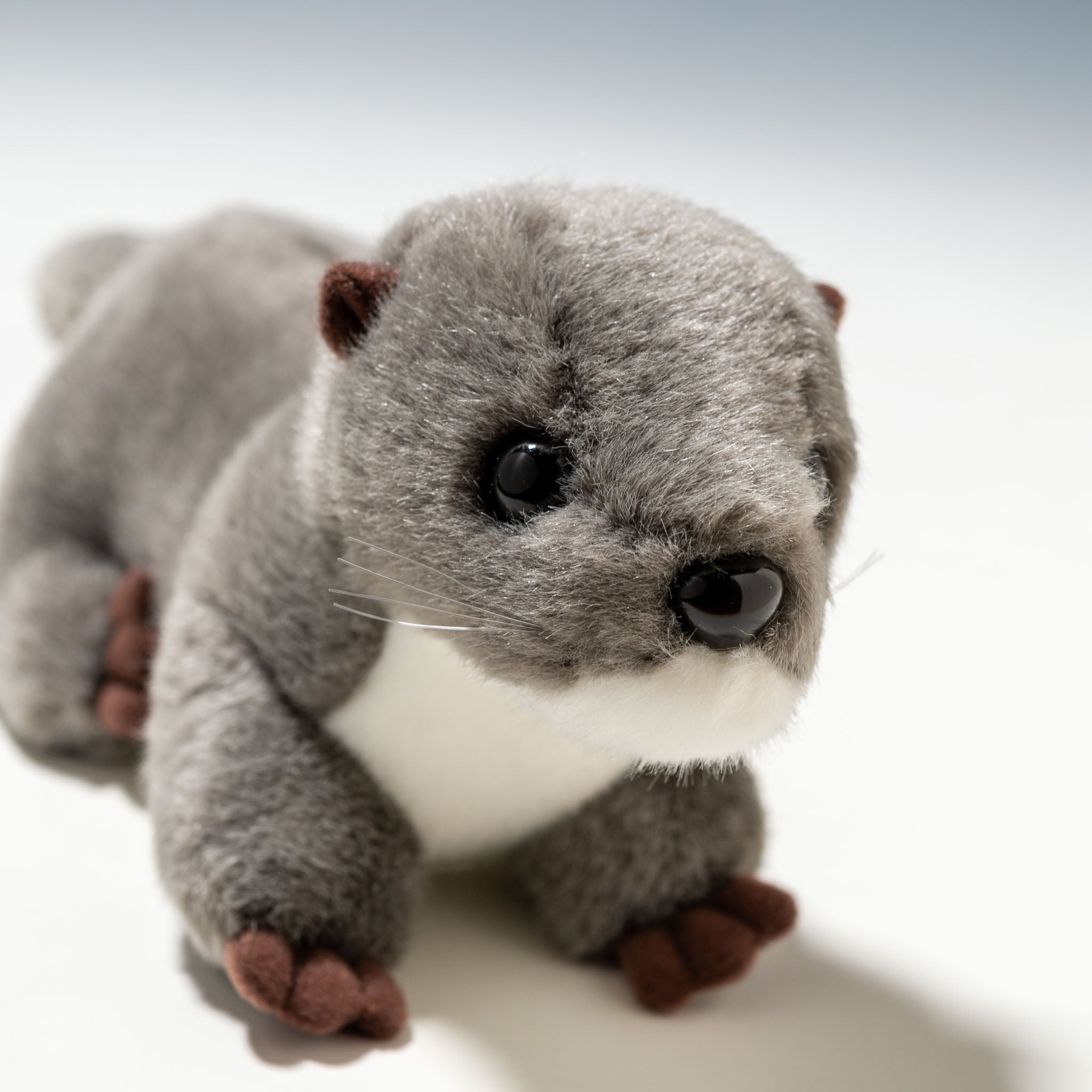 チョコミントカラー　サメぬいぐるみ 茶色のマフラー付き 新品】サメアソート 茶色 ぬいぐるみ サメ 鮫 - メルカリ